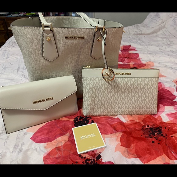 Micheal Kors purse - Picture 4 of 6